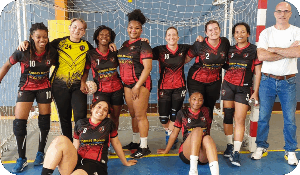 équipe de Handball Féminine avec tenue personnalisé CréaStyl