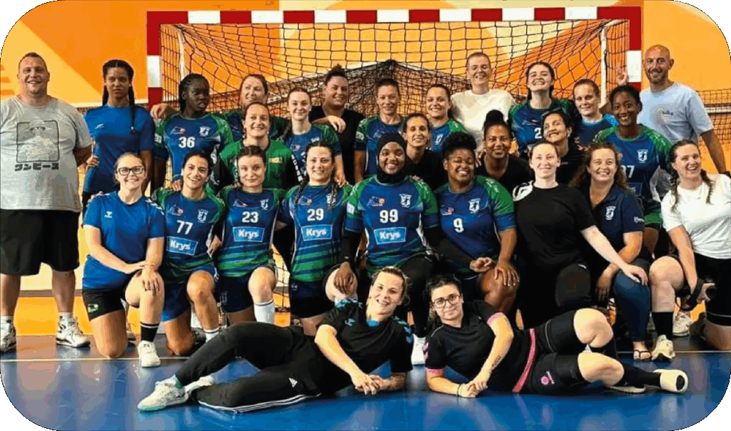 équipe de Handball Féminine avec tenue personnalisé CréaStyl